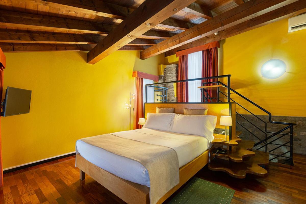 Casa Alle Colonne By Hotel Ancora Verbania Exterior photo